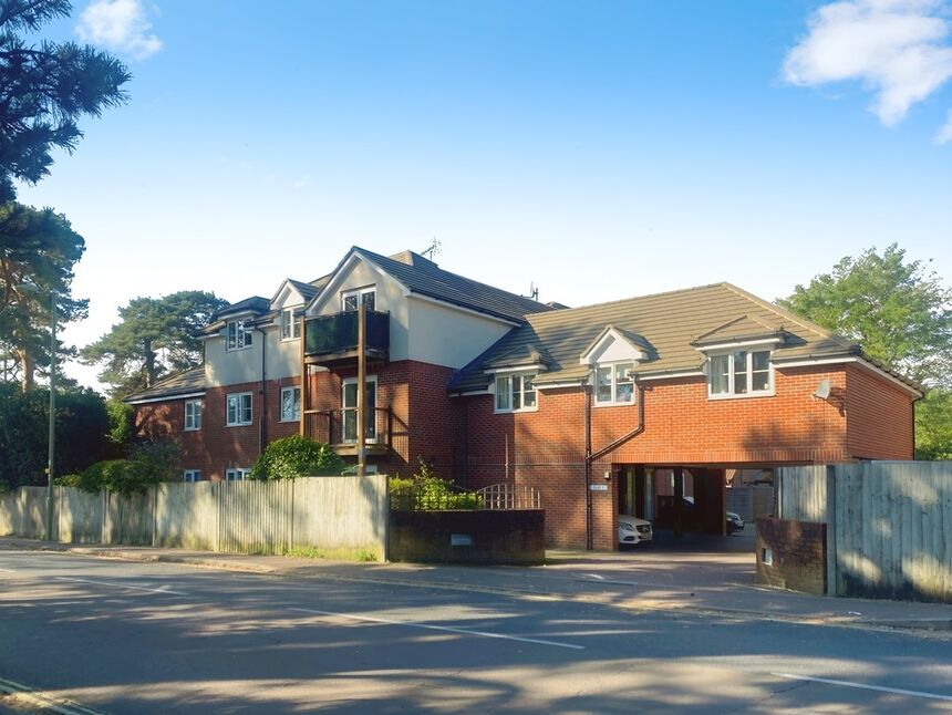 Main image of 2 bedroom  Property to rent, Warsash Road, Southampton, Hampshire, SO31