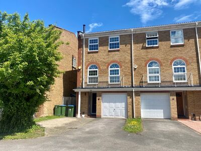 Court Royal Mews, 4 bedroom  Property to rent, £1,850 pcm