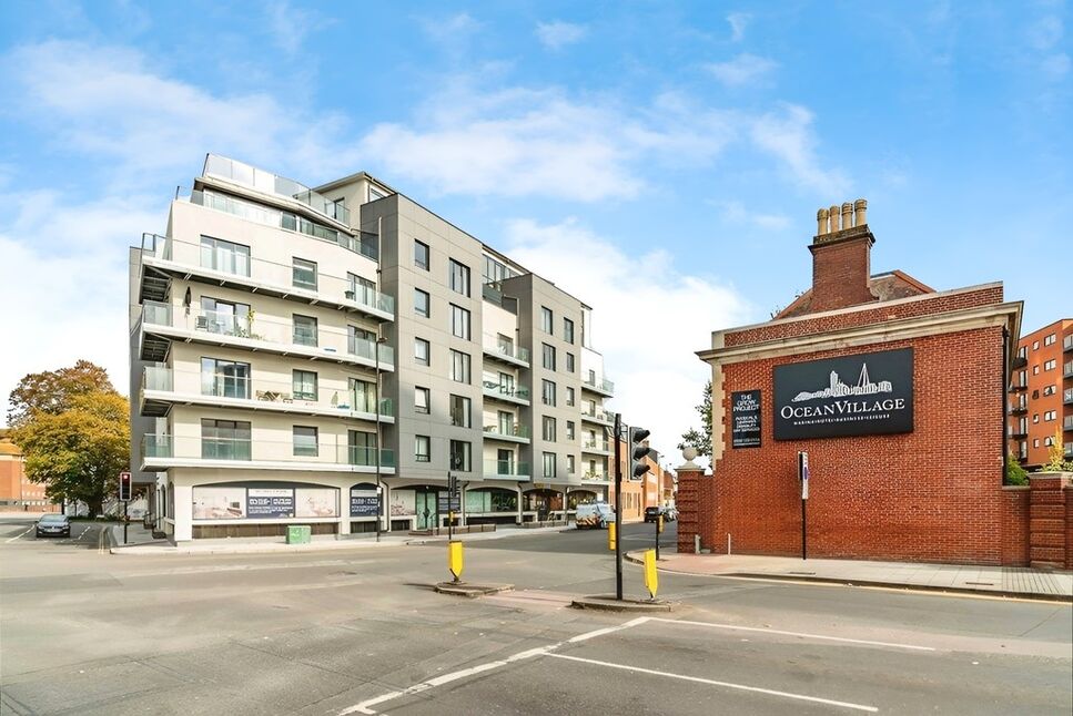 Main image of 1 bedroom  Property for sale, Royal Crescent Road, Southampton, SO14